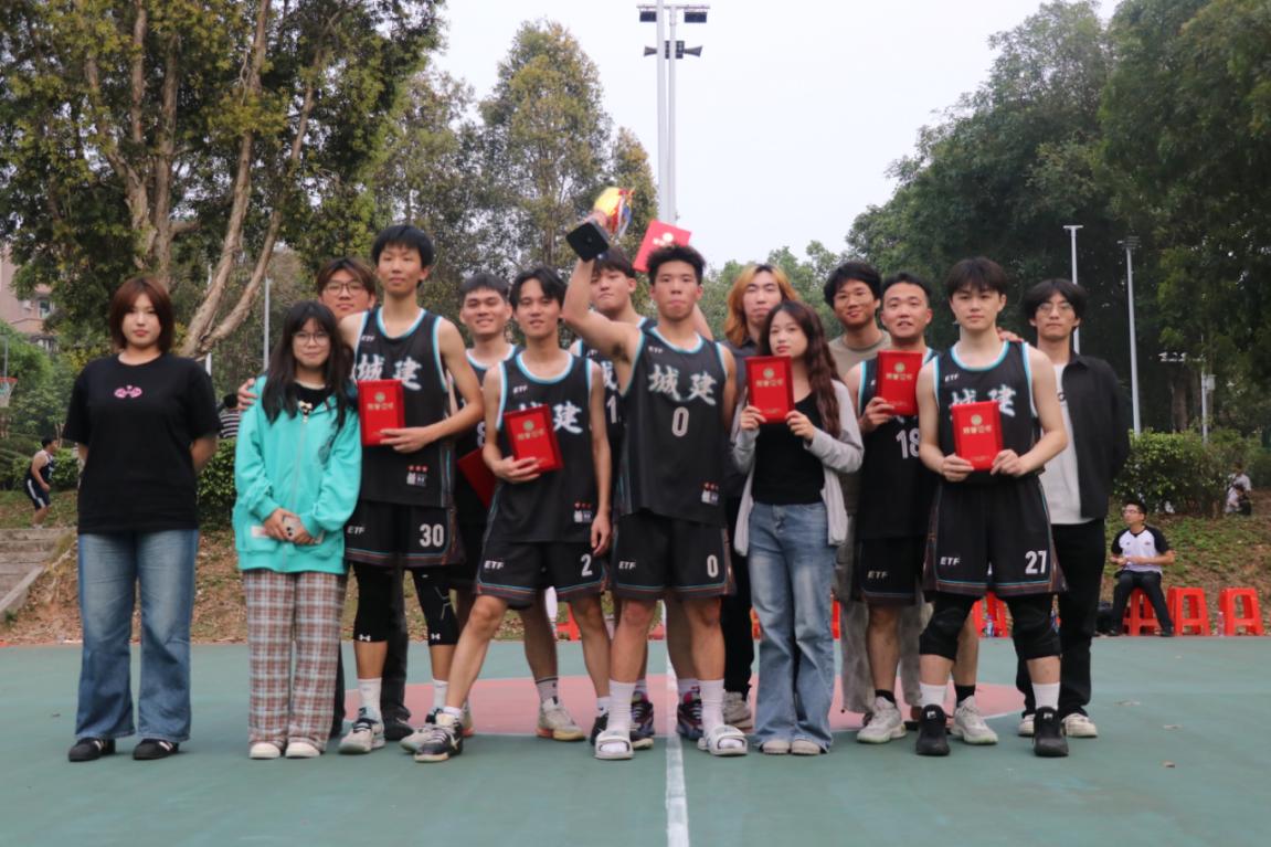 8f8193a36999eccb887ee67b44bbda40_