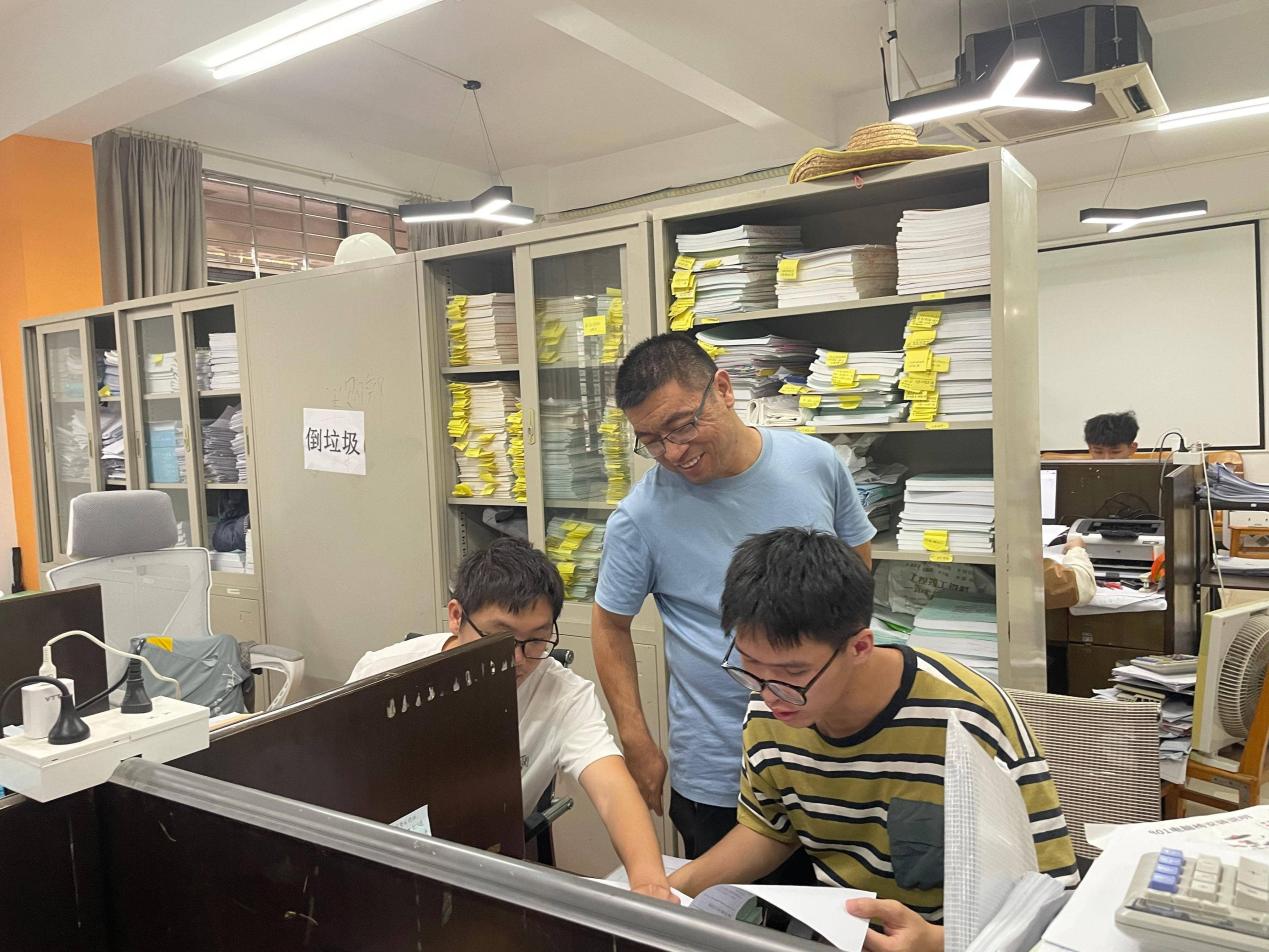 87905575-f351-4e40-9441-8267aa15289a