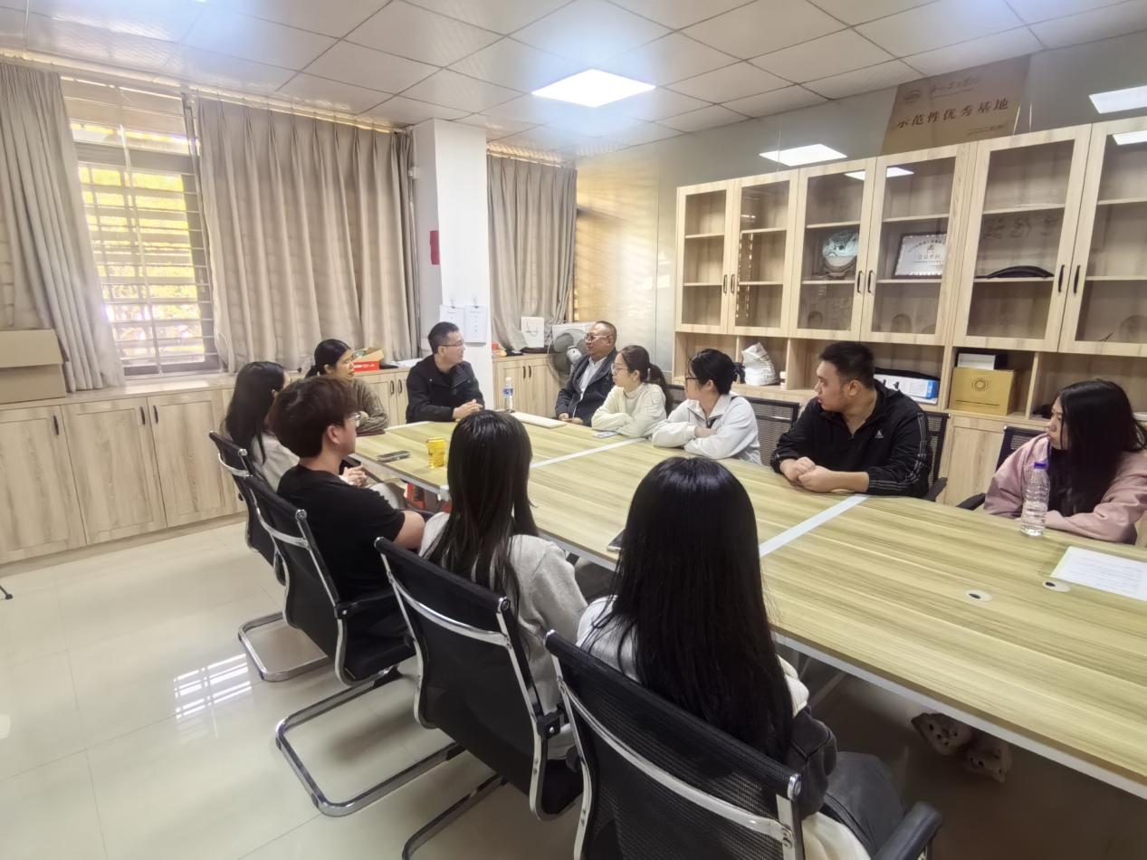 c3056bee4a51de87f62ba01e34afa40