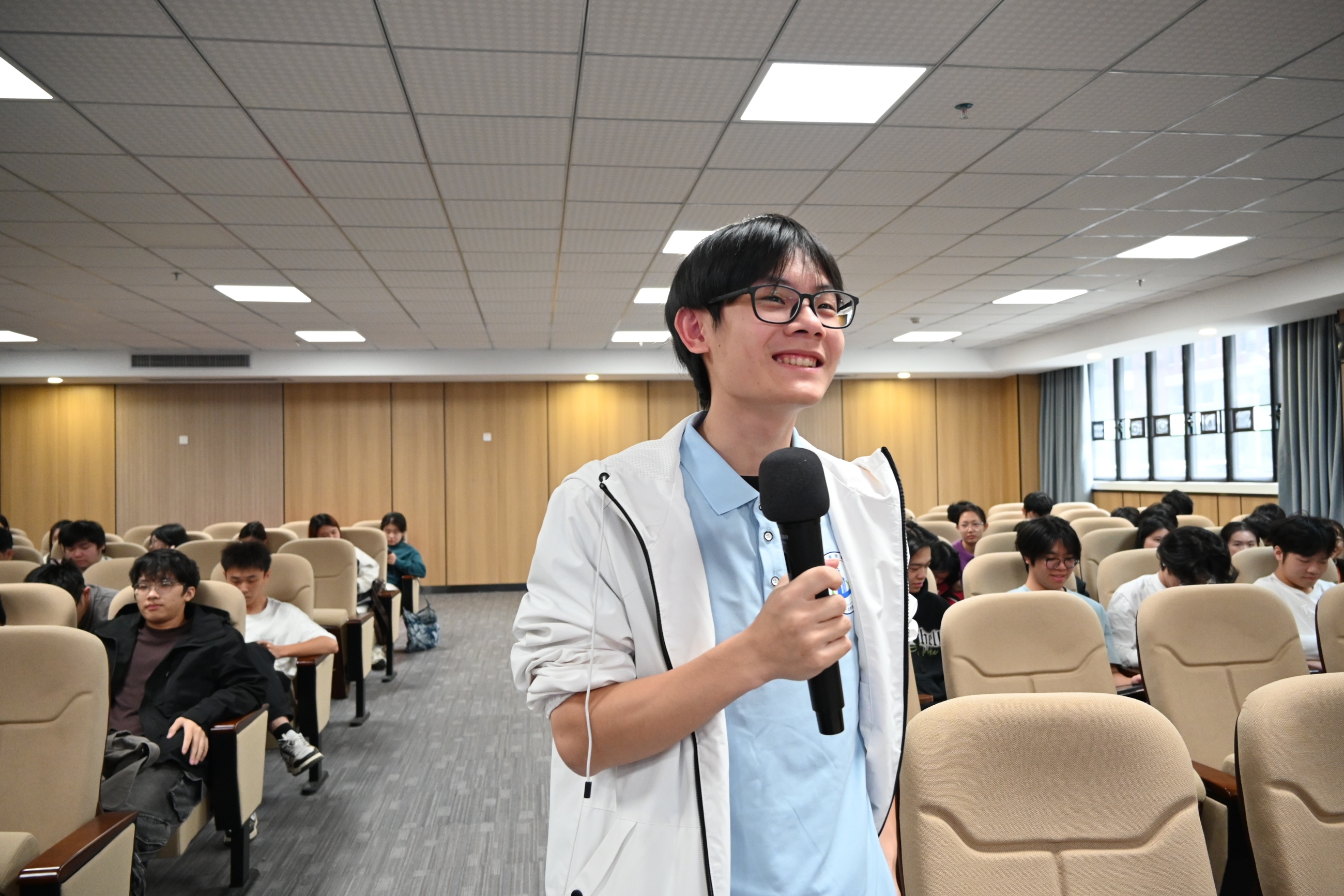 图3 学生代表提问