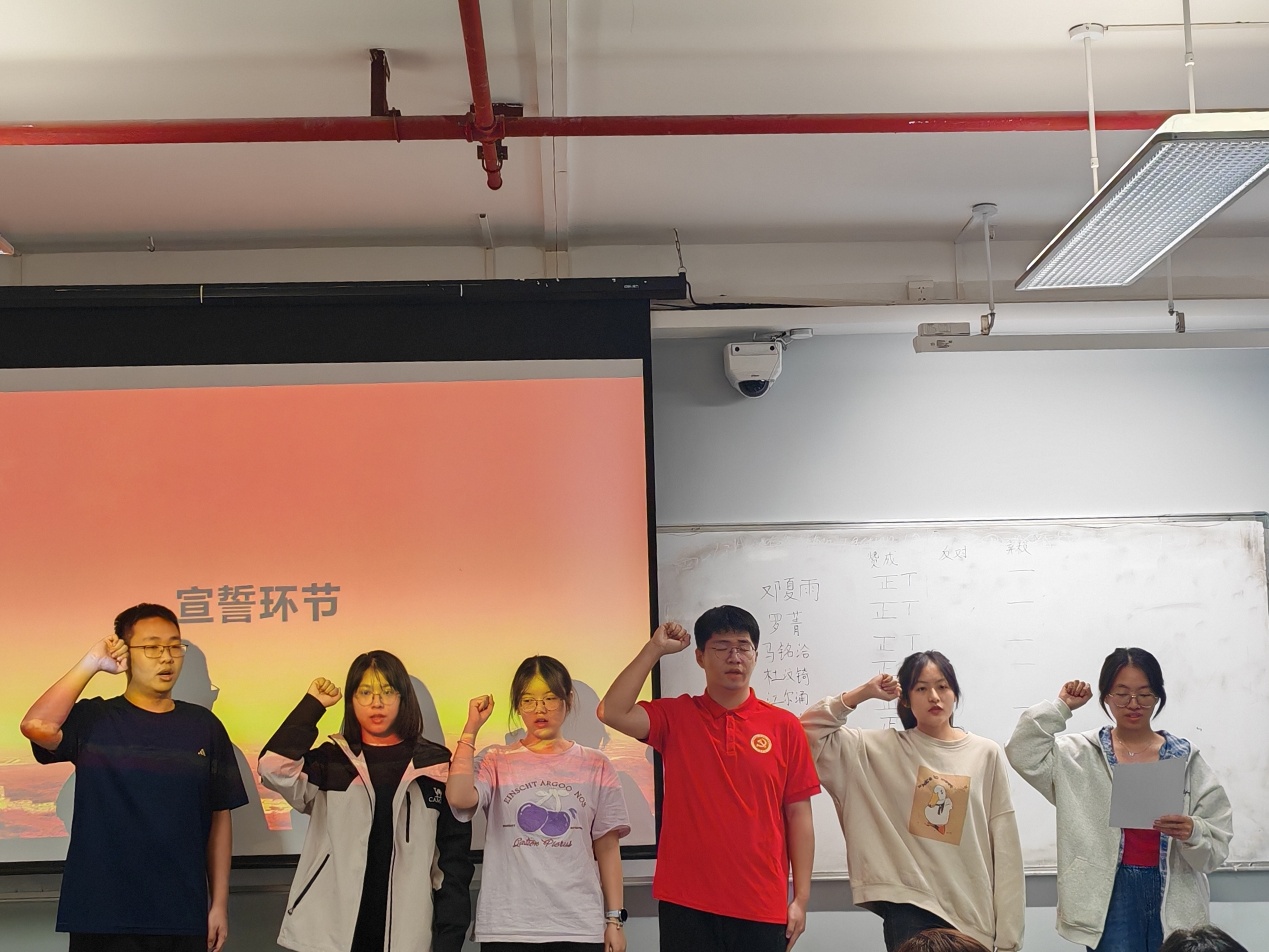 一群人站在一起

AI 生成的内容可能不正确。