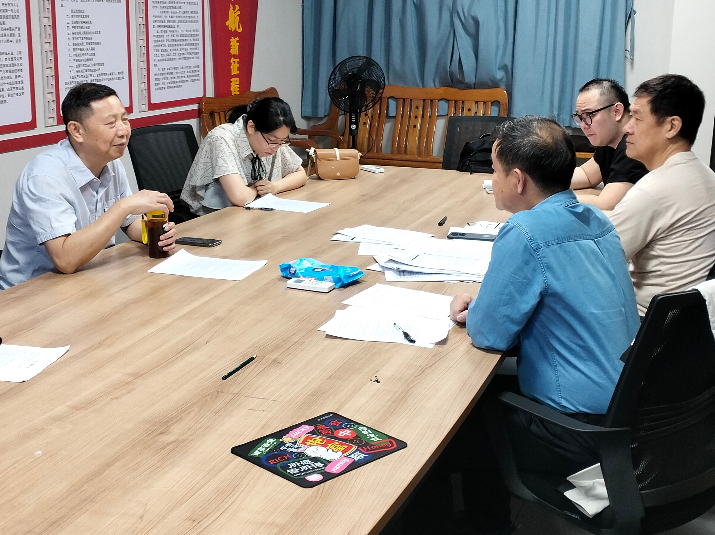 图三 &nbsp; 周正华教授发言