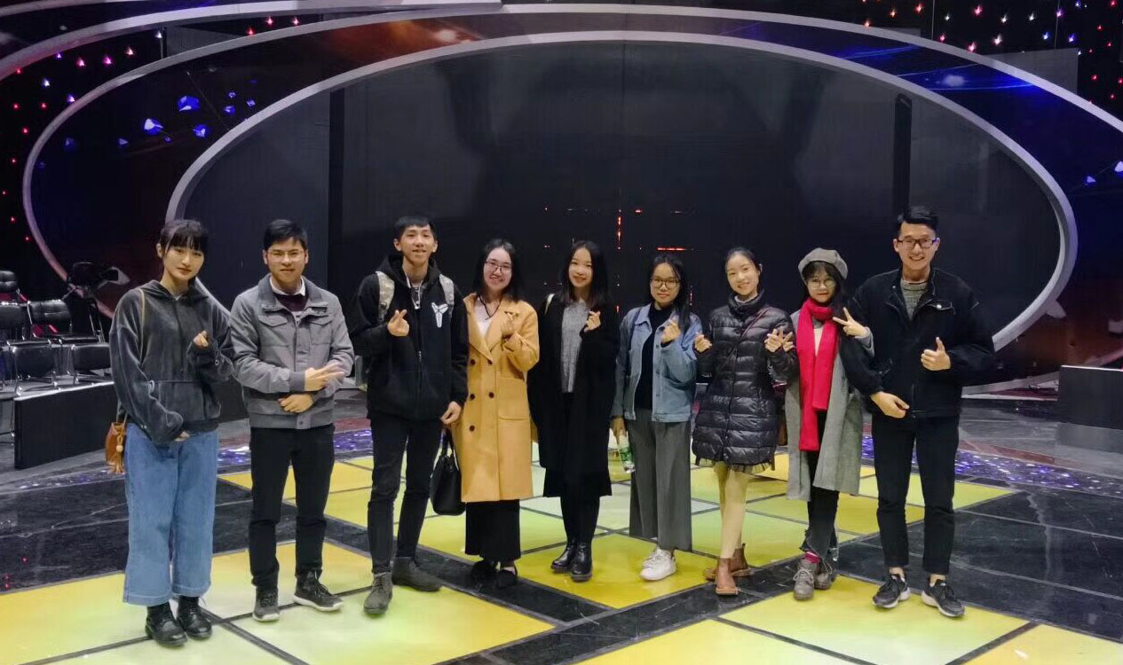 学生广东广播电视台实习留影