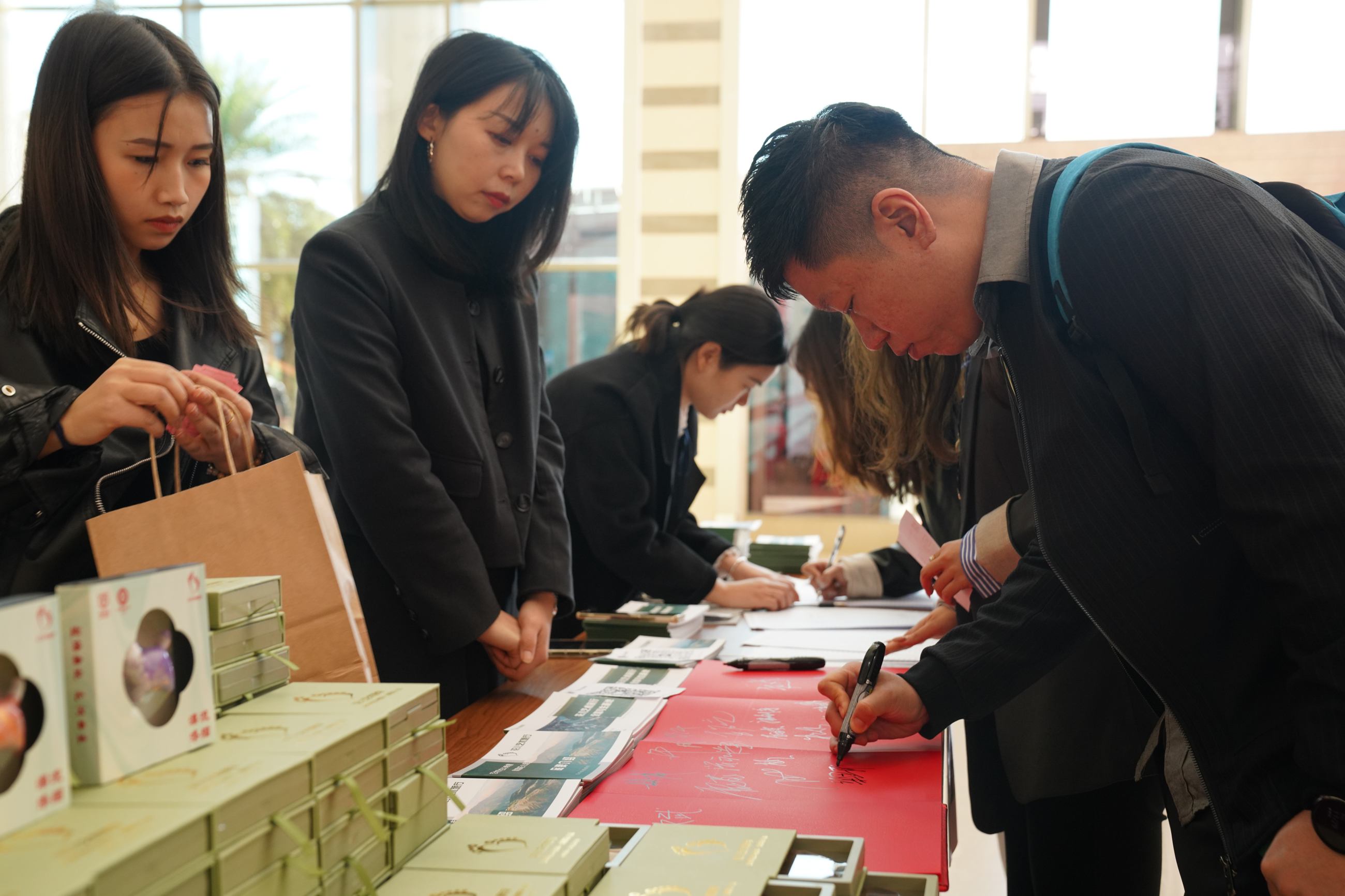 D:/HuaweiMoveData/Users/86150/Desktop/新建文件夹/老师到场签到_副本.jpg老师到场签到_副本