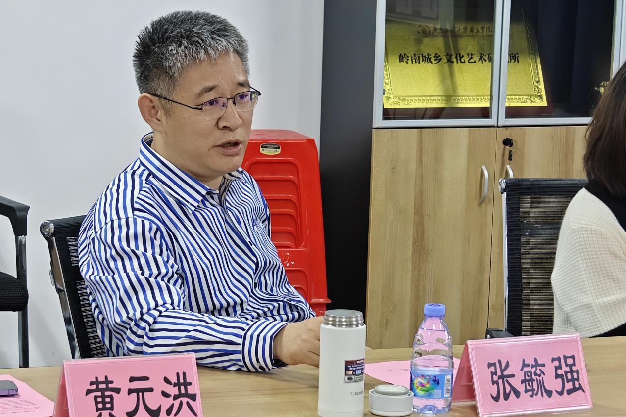 D:/HuaweiMoveData/Users/86150/Desktop/中国传媒大学出版社新闻稿照片/5.14传媒大学出版社新闻稿照片/中国传媒大学出版社社长张毓强教授发表讲话.jpg中国传媒大学出版社社长张毓强教授发表讲话