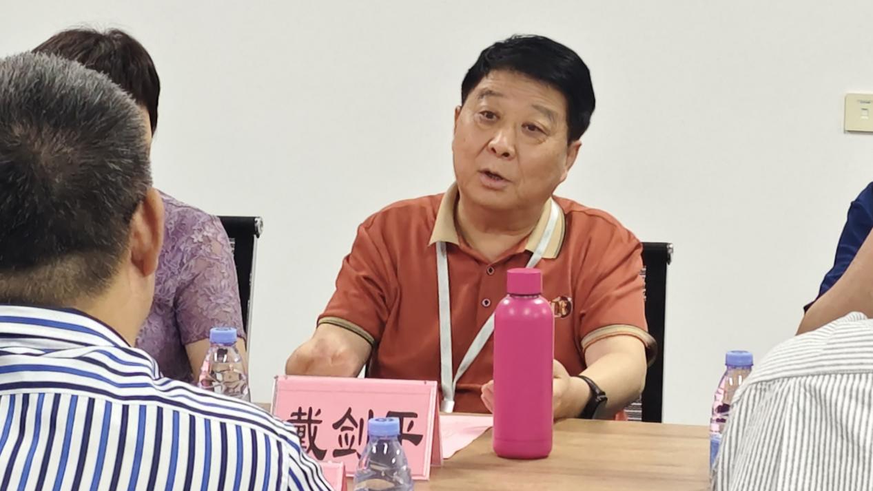 D:/HuaweiMoveData/Users/86150/Desktop/中国传媒大学出版社新闻稿照片/5.14传媒大学出版社新闻稿照片/戴剑平副校长(兼传艺学部部长)发表讲话.jpg戴剑平副校长(兼传艺学部部长)发表讲话