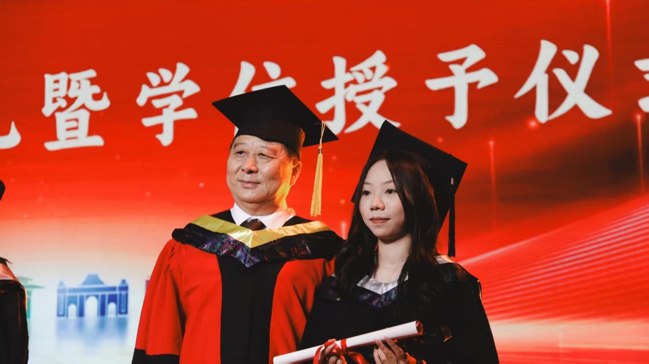 7e4c93ba1486b873e9ae6d74012bd69