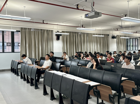 新闻与智能传播学院召开2027届学生校外实习动员大会
