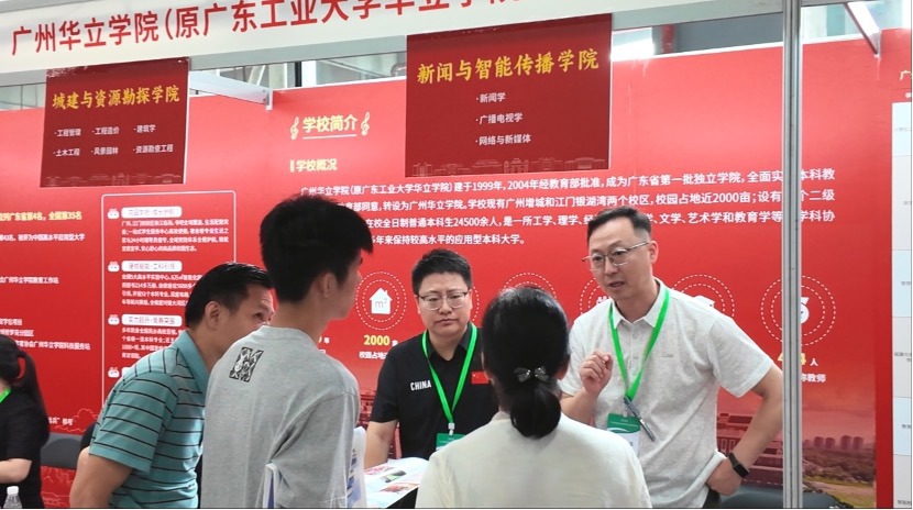 一群人正在聊天
AI 生成的内容可能不正确。