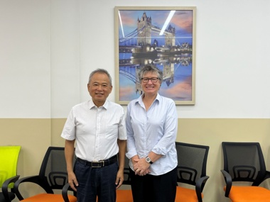 刘洁生校长和唐书泽院长在国际学院接待新西兰但尼丁市长一行来访