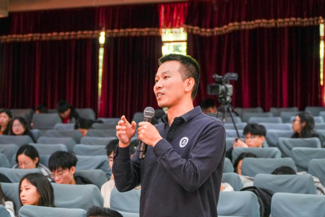 J:\01 创新创业研讨会20241126\Photo-高校师资培训照片\2024年11月26日论坛(精修版)\DSC00697.jpg