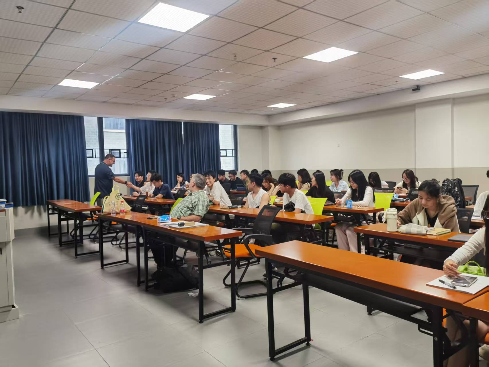 D:\用户目录\我的文档\WeChat Files\wxid_mgzr1l2fudxr22\FileStorage\Temp\8fca12ac688e1366e8ed9fa81c52baf.jpg