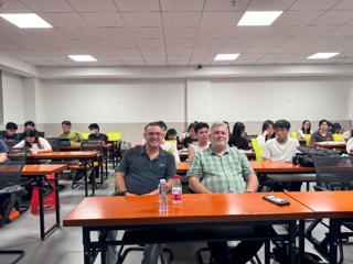 美籍教授Timothy Andrew Hurney到访广州华立学院为国际学院学生开设学术讲座