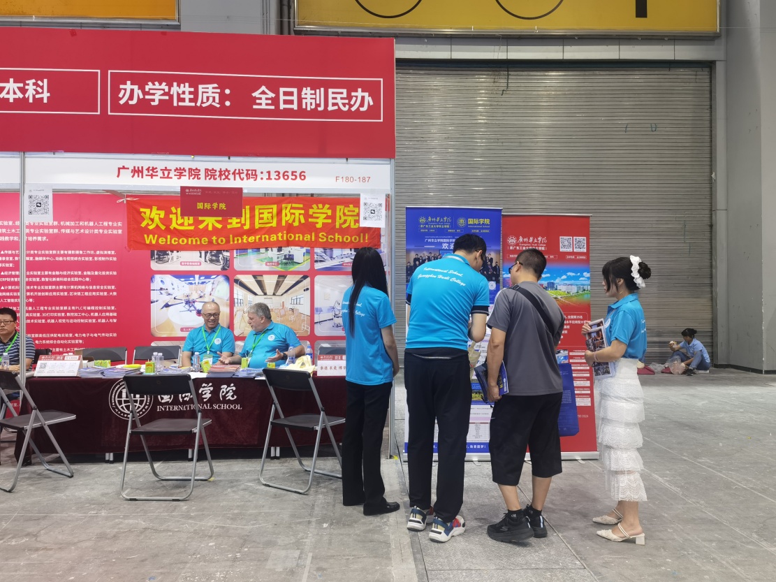 C:\Users\dydt6\Desktop\Photo-教师试讲-20250630-4-104\招生展\02 多路解答.jpg