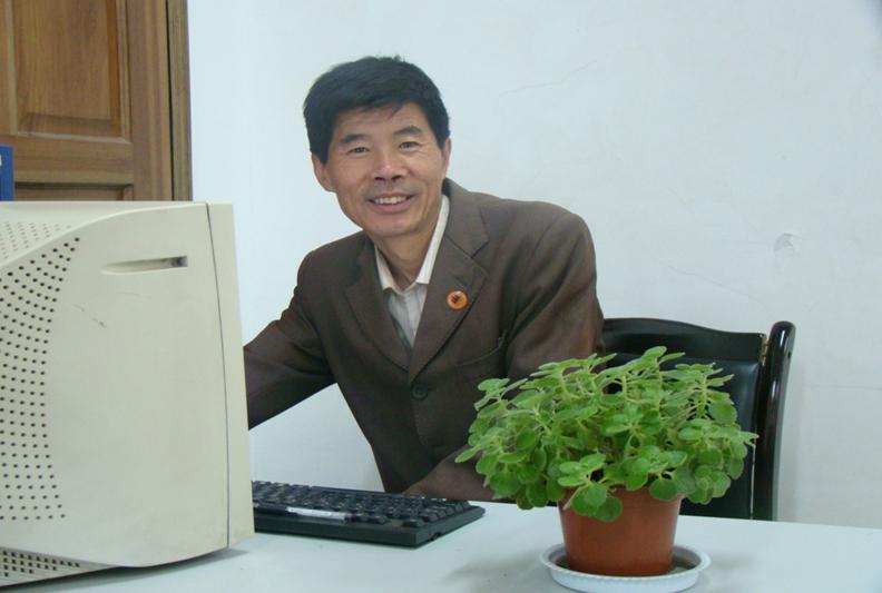 张德龙老师近照