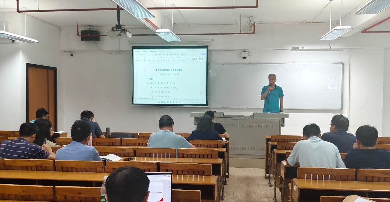 会议室里的人们

AI 生成的内容可能不正确。