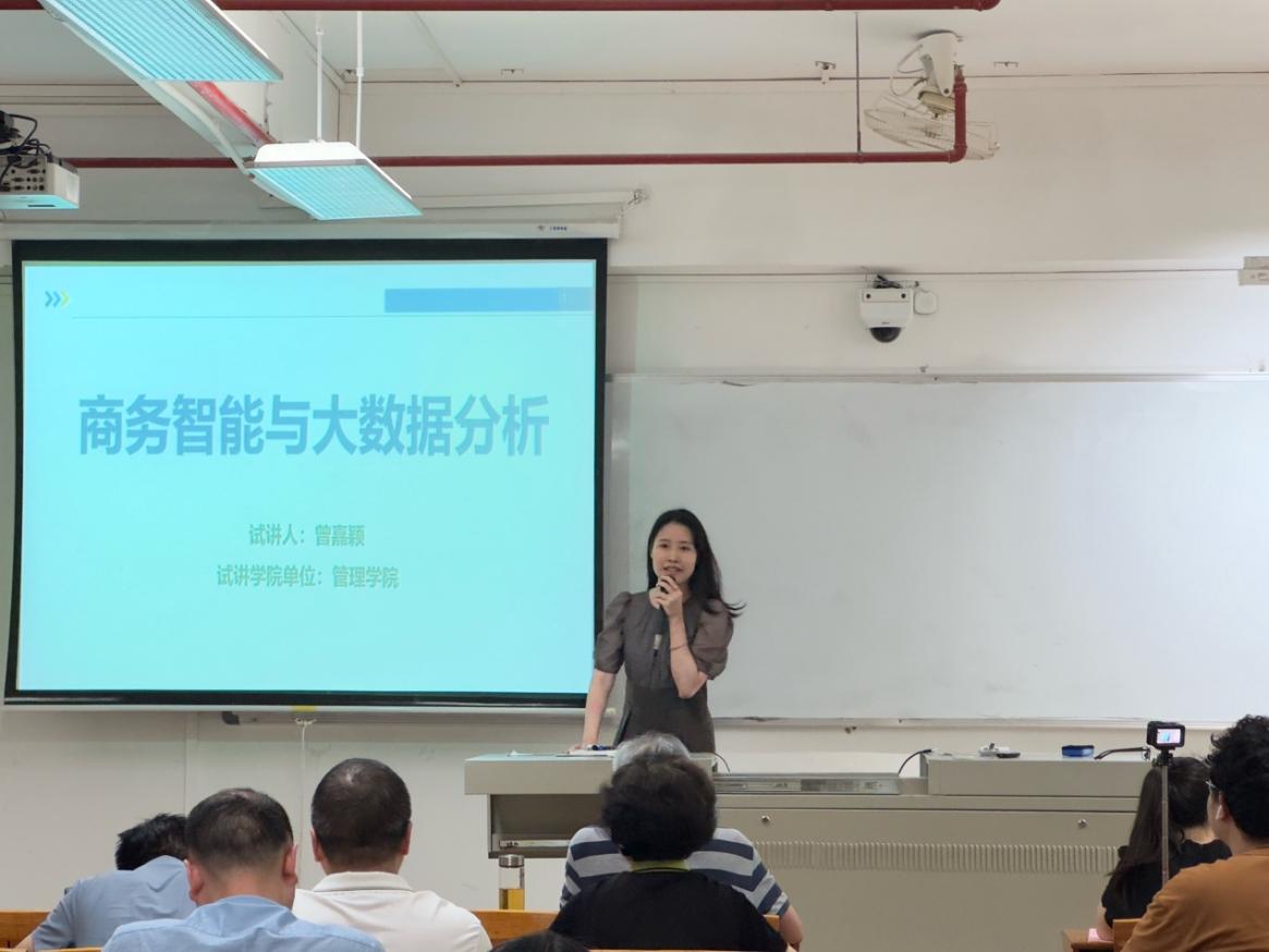 一群人在开会
AI 生成的内容可能不正确。