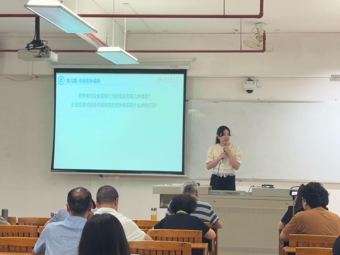 一群人在开会
AI 生成的内容可能不正确。