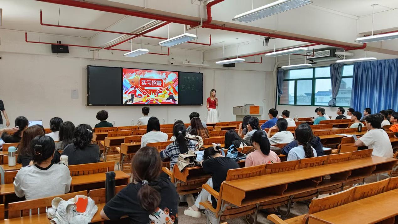 7e8c70dae6f3a8a5ac476bd8ed9cdf8