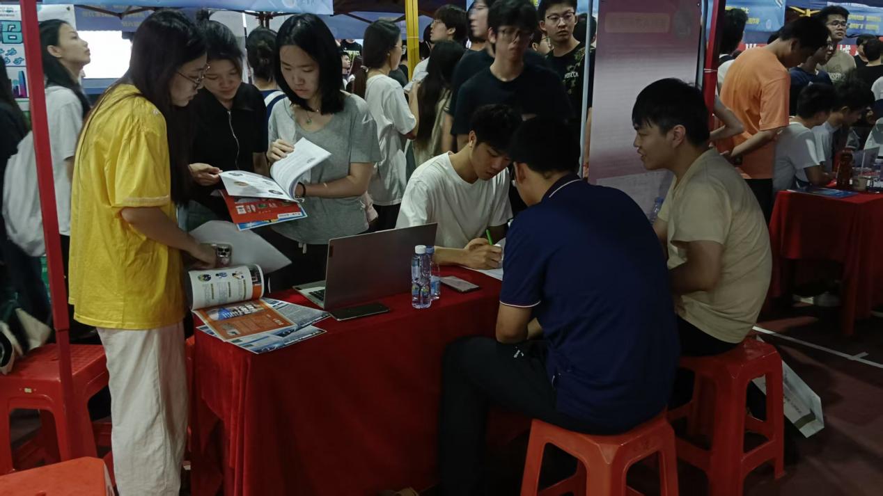 5b40377b0261f15bb37850edca81285