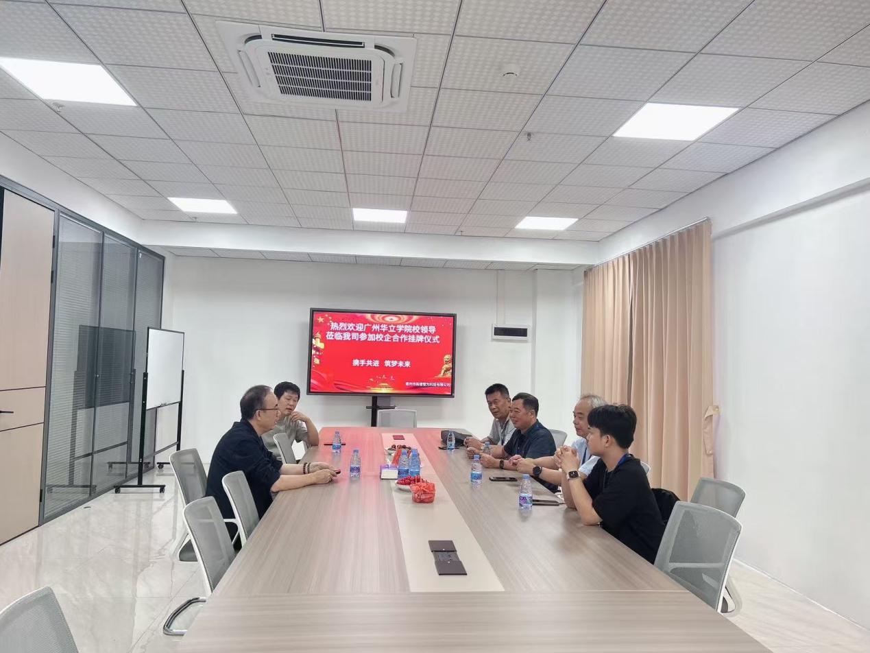 会议室里的人们
AI 生成的内容可能不正确。