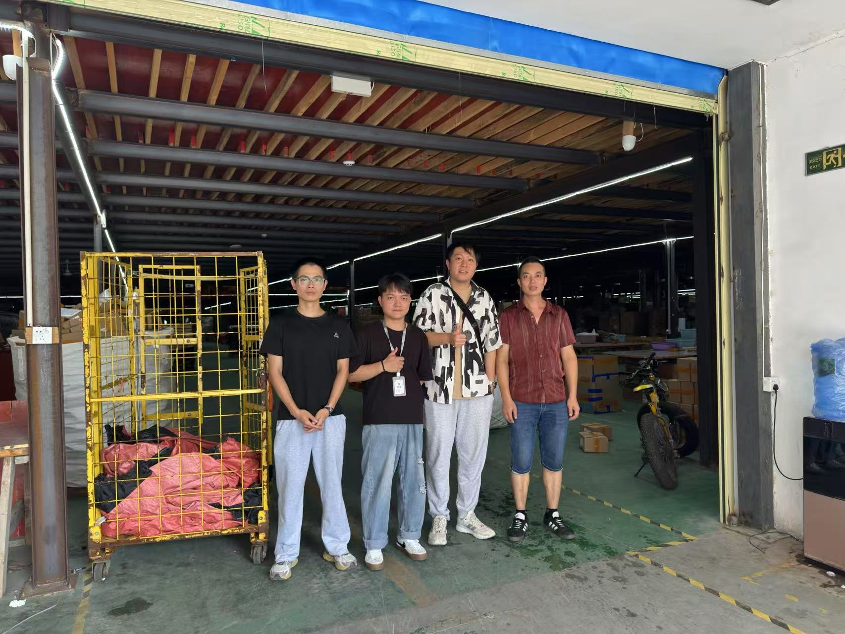 图片包含 建筑, 人, 男人, 站

AI 生成的内容可能不正确。