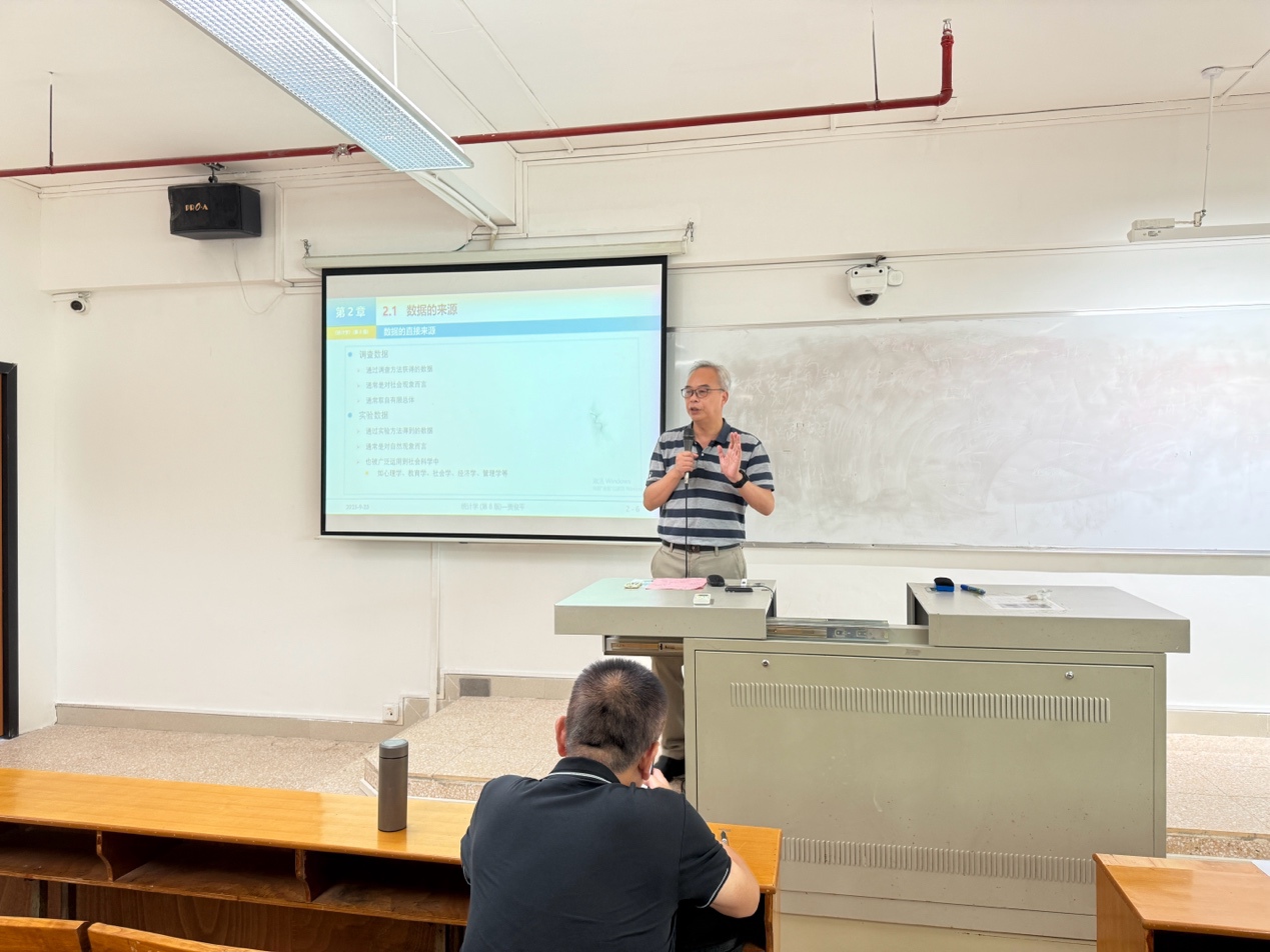 图片包含 室内, 人, 男人, 站
AI 生成的内容可能不正确。