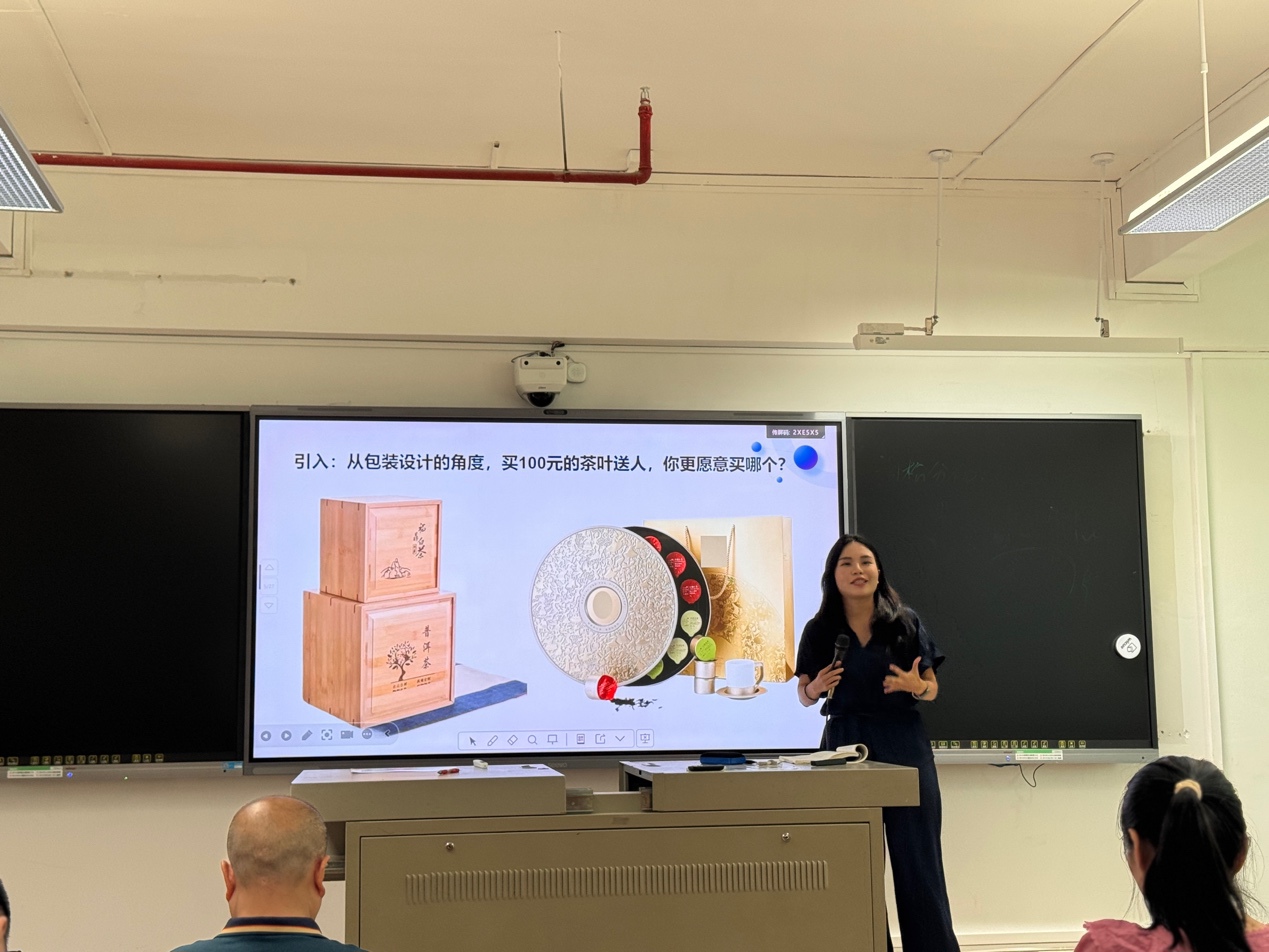 电脑前的人们
AI 生成的内容可能不正确。