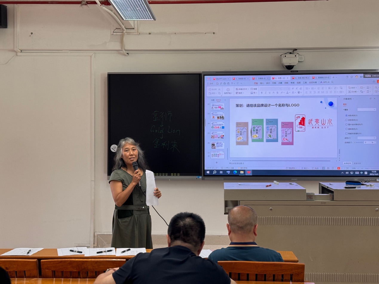 电脑前的人们
AI 生成的内容可能不正确。