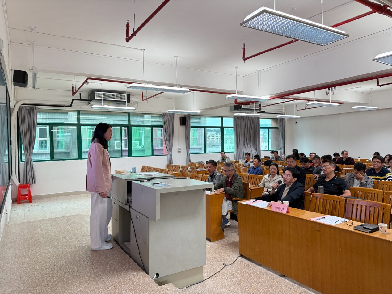 人们在厨房里
AI 生成的内容可能不正确。