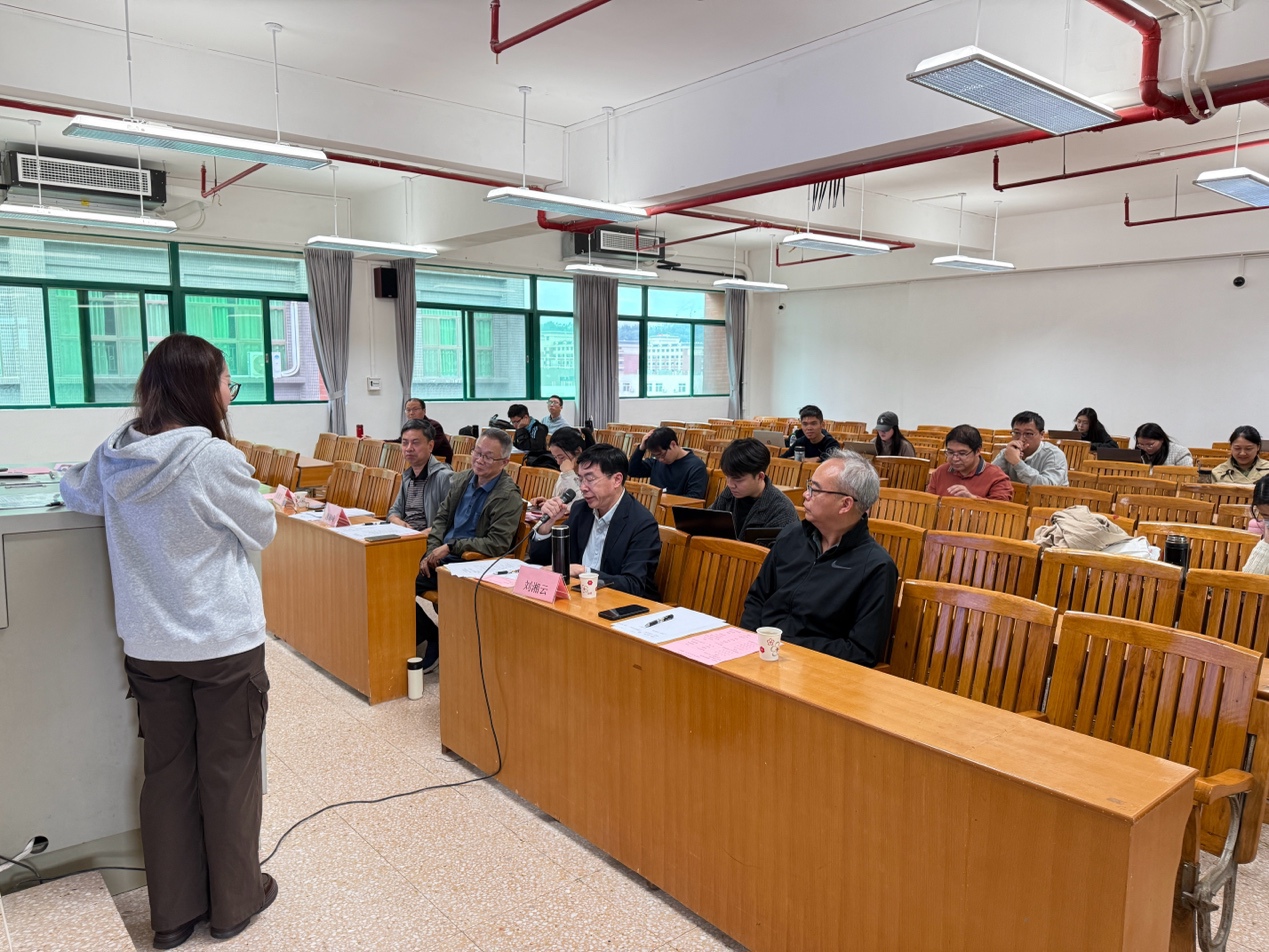 会议室里的人们
AI 生成的内容可能不正确。