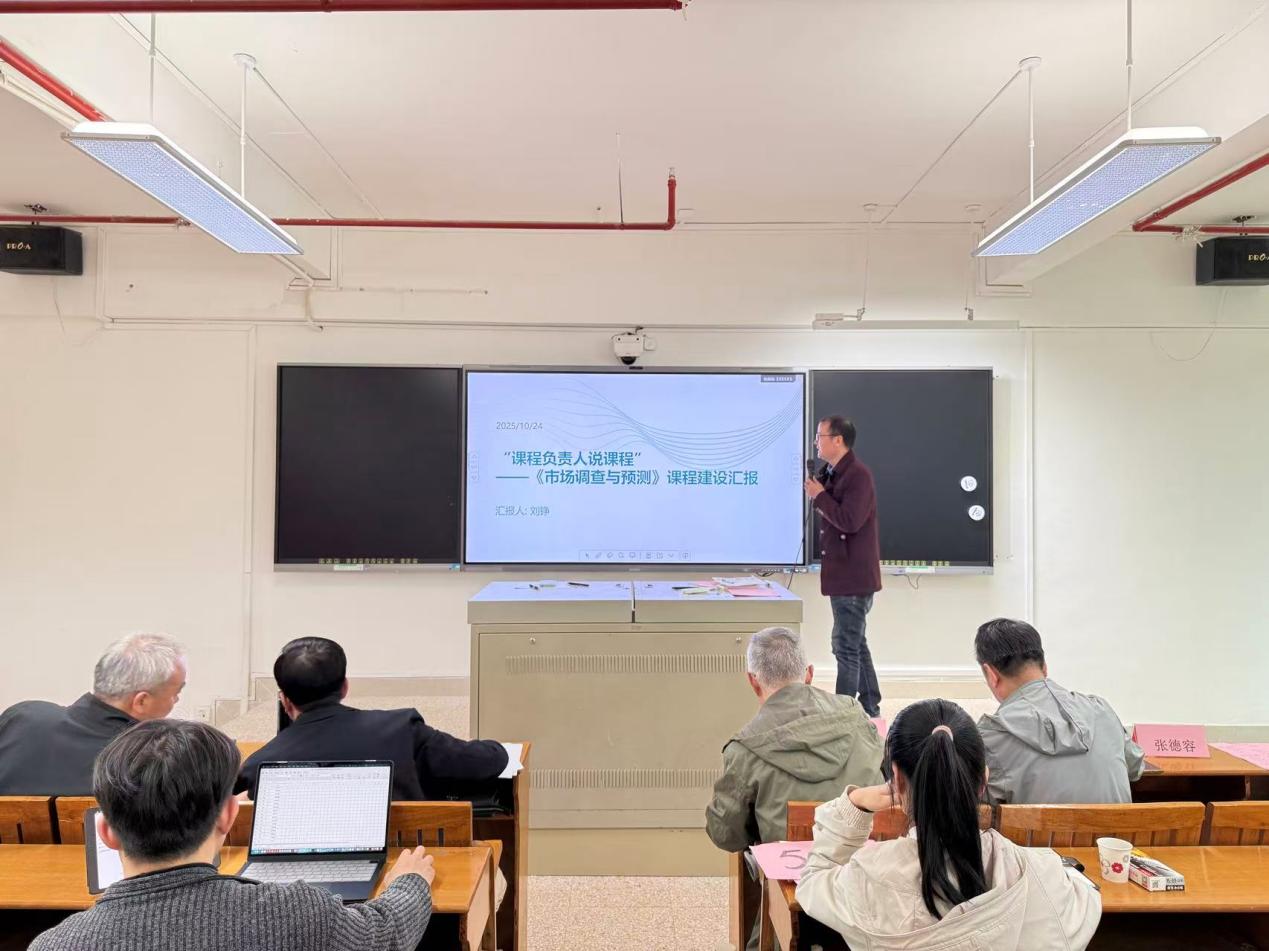 会议室里的人们
AI 生成的内容可能不正确。