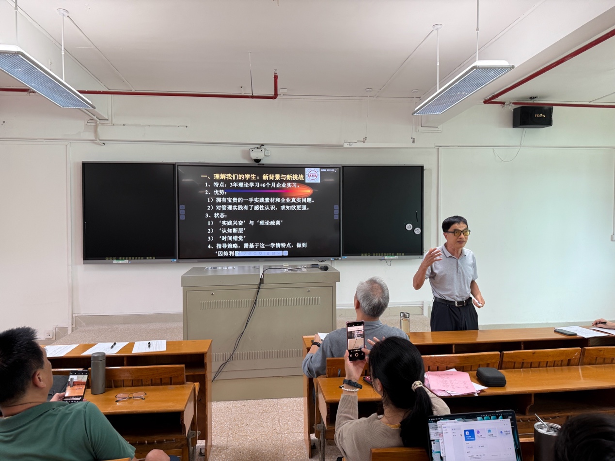 人们在看台上的人在房间里
AI 生成的内容可能不正确。