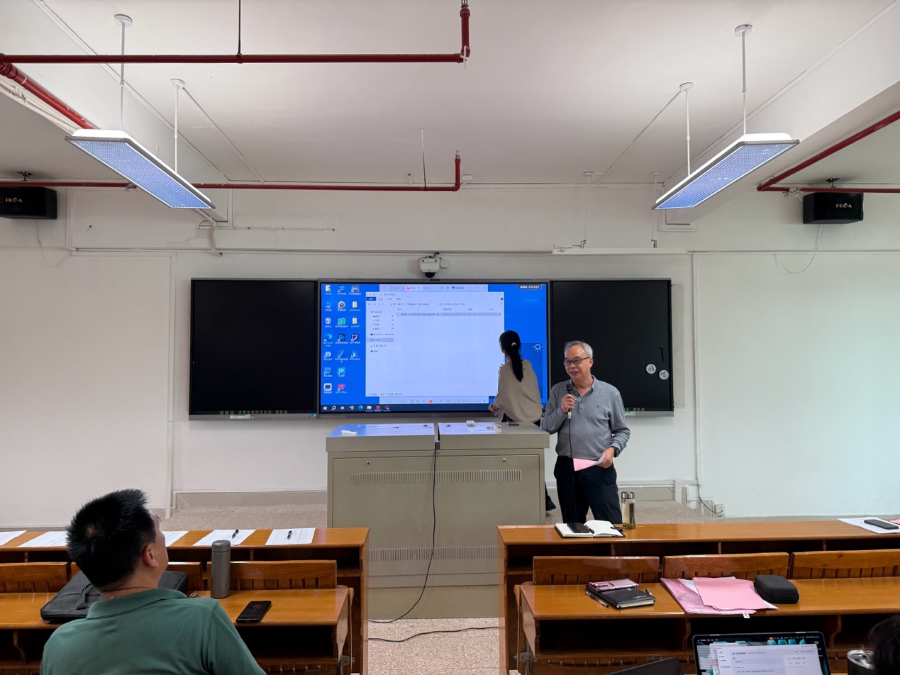 会议室里的人们
AI 生成的内容可能不正确。