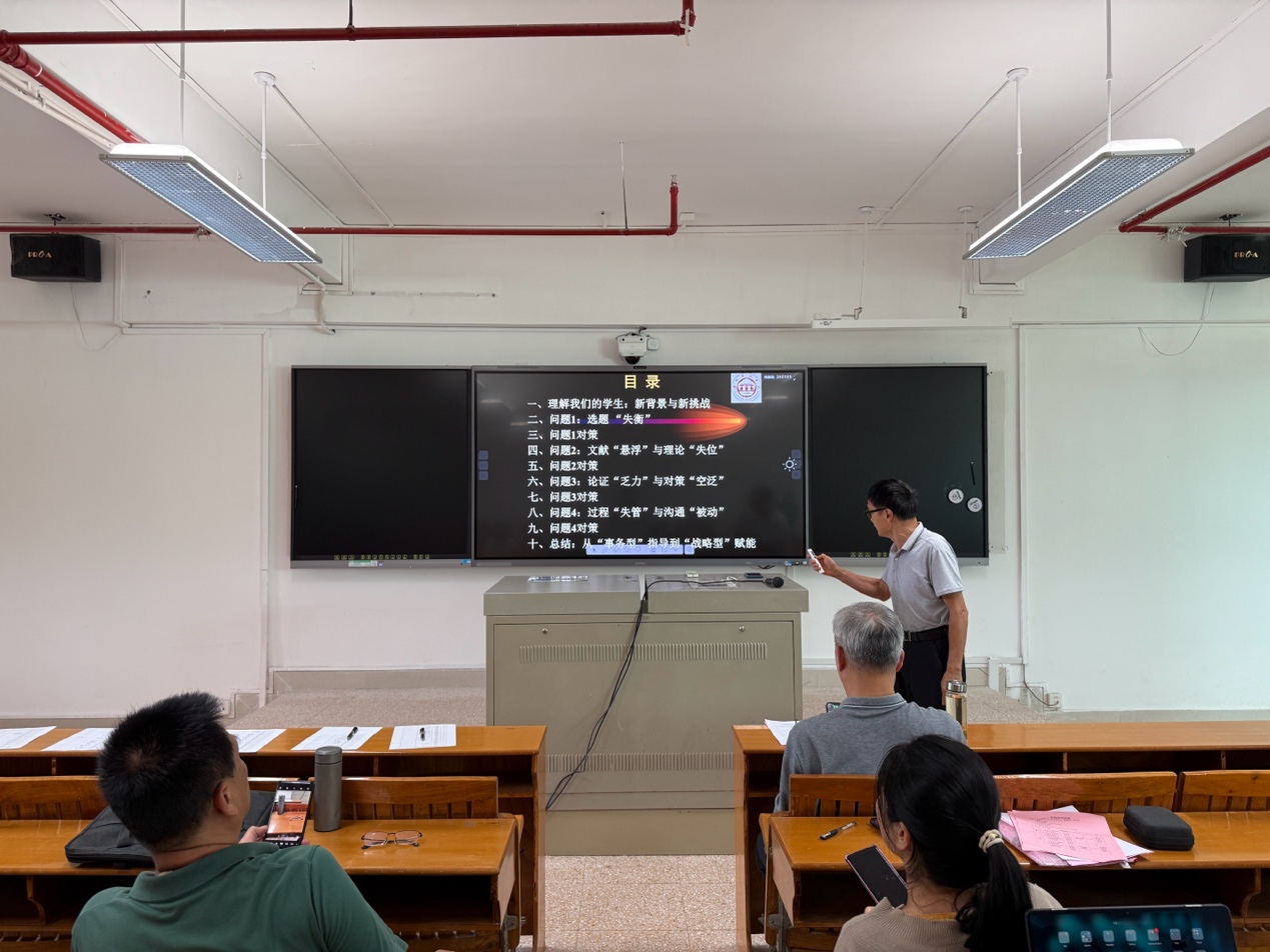 会议室里的人们
AI 生成的内容可能不正确。