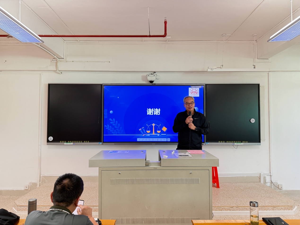 图片包含 室内, 天花板, 人, 男人
AI 生成的内容可能不正确。