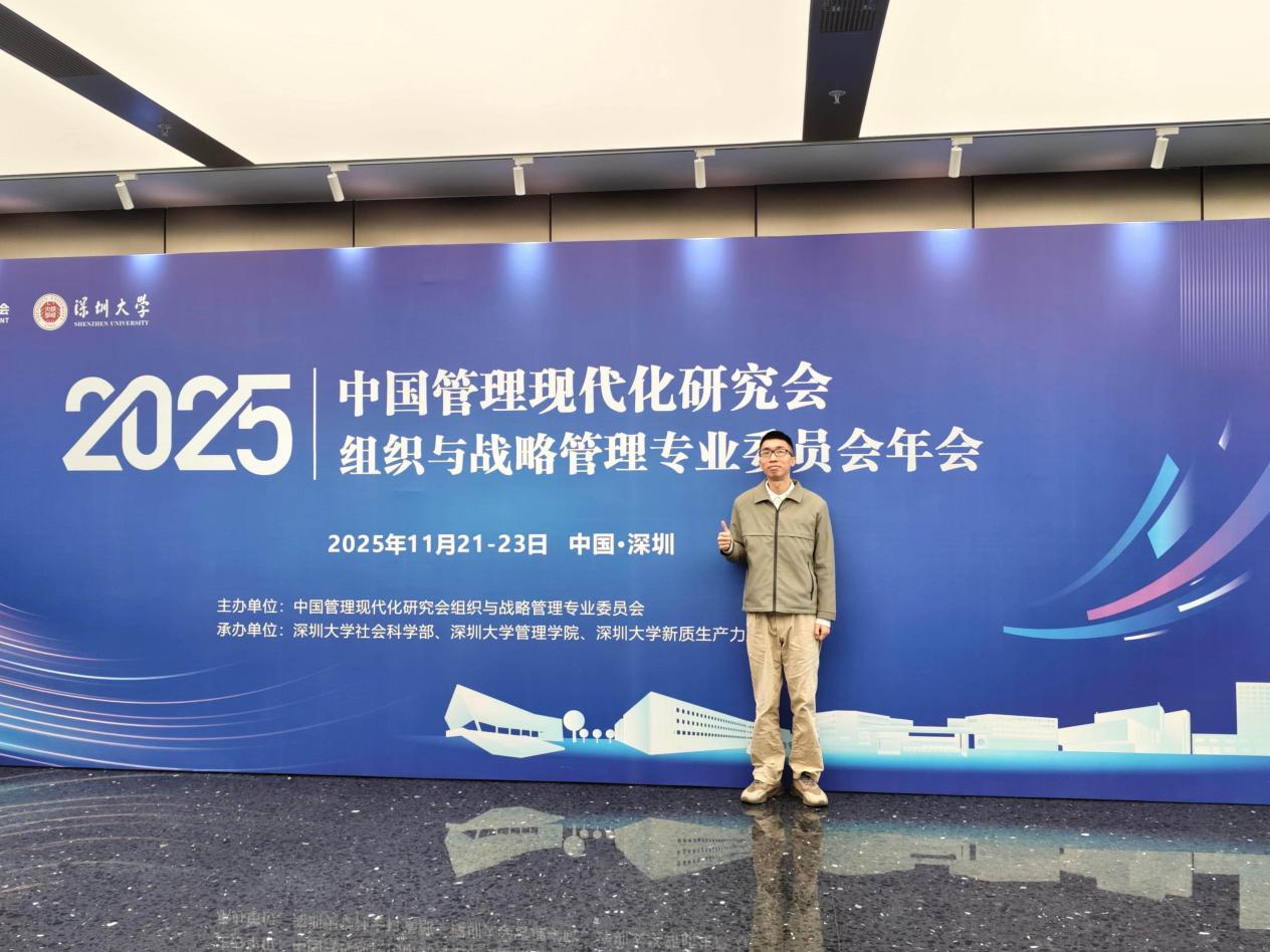 2ee3f8e1631b109f94da140ee35b51eb