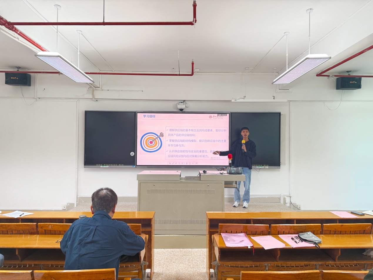 人们在看台上的人在房间里

AI 生成的内容可能不正确。