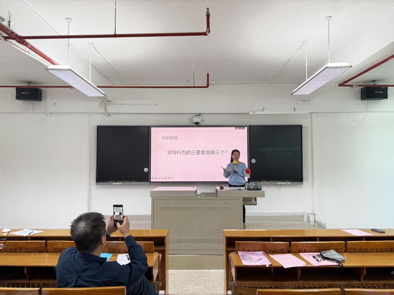 2025年12月04日管理学院“第八次教师磨课”(5-705) (9)