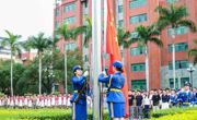青春向国旗，奋进新征程