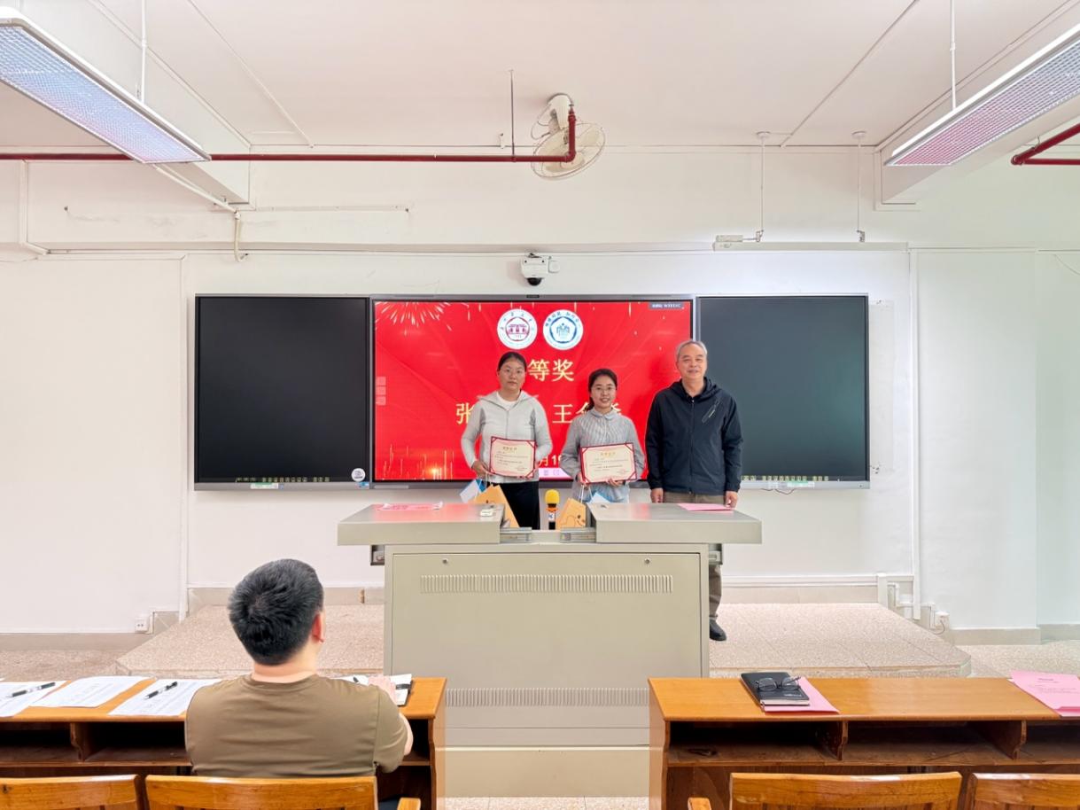 人们在房间里

AI 生成的内容可能不正确。