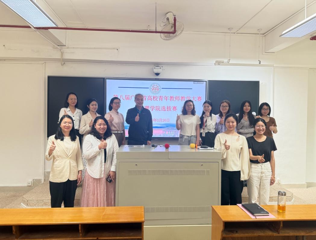 一群人站在柜台前

AI 生成的内容可能不正确。