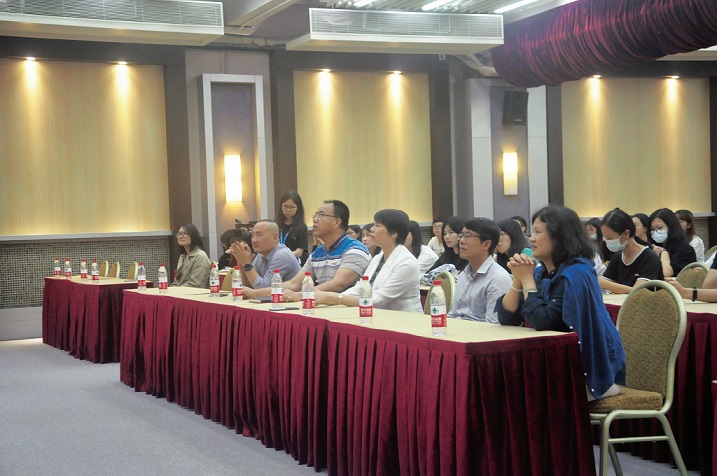 修改大润发宣讲会2.jpg 修改大润发宣讲会2.jpg