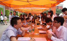 校企合作、共谋发展——记广东工业大学华立学院2012校企合作校园招聘会