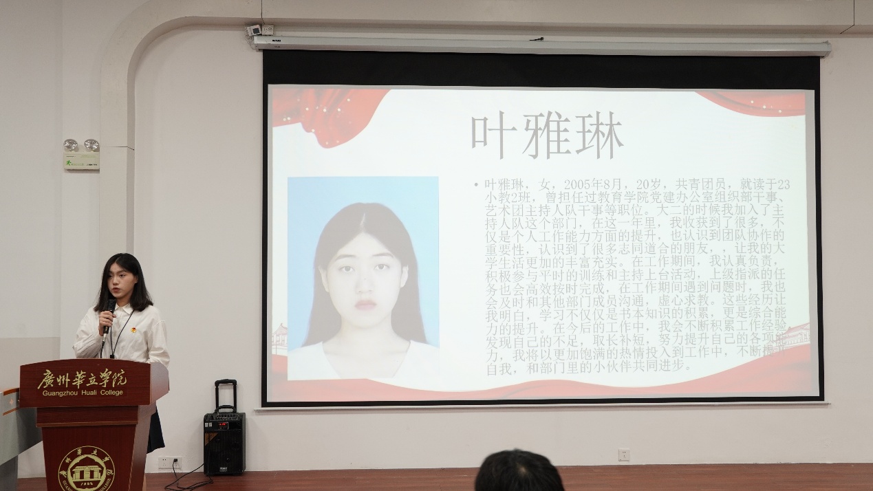 图片包含 室内, 监控, 桌子, 照片

AI 生成的内容可能不正确。