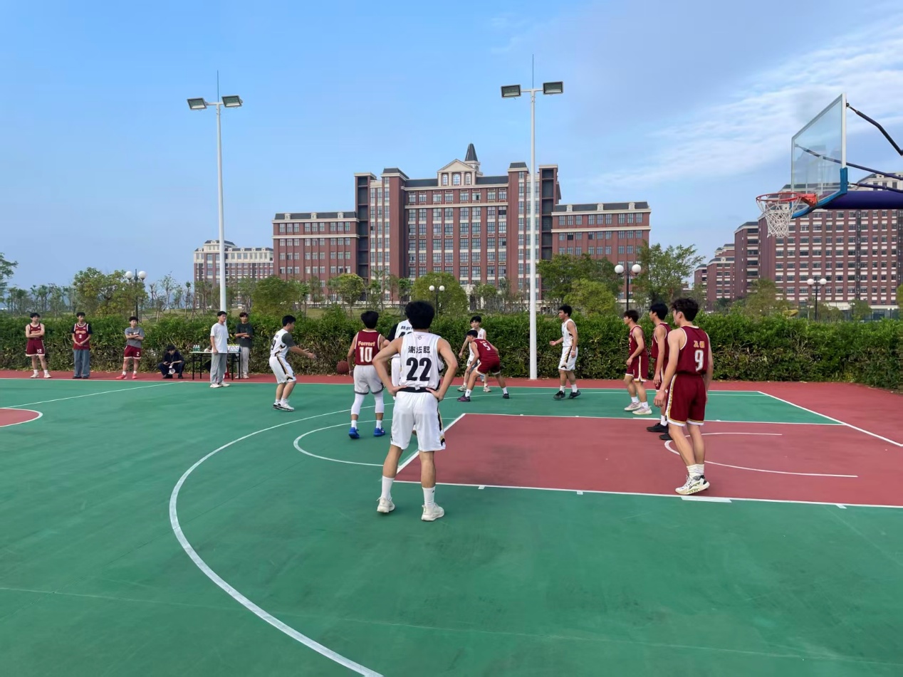 图片包含 运动, 体育, 户外, 院子

AI 生成的内容可能不正确。