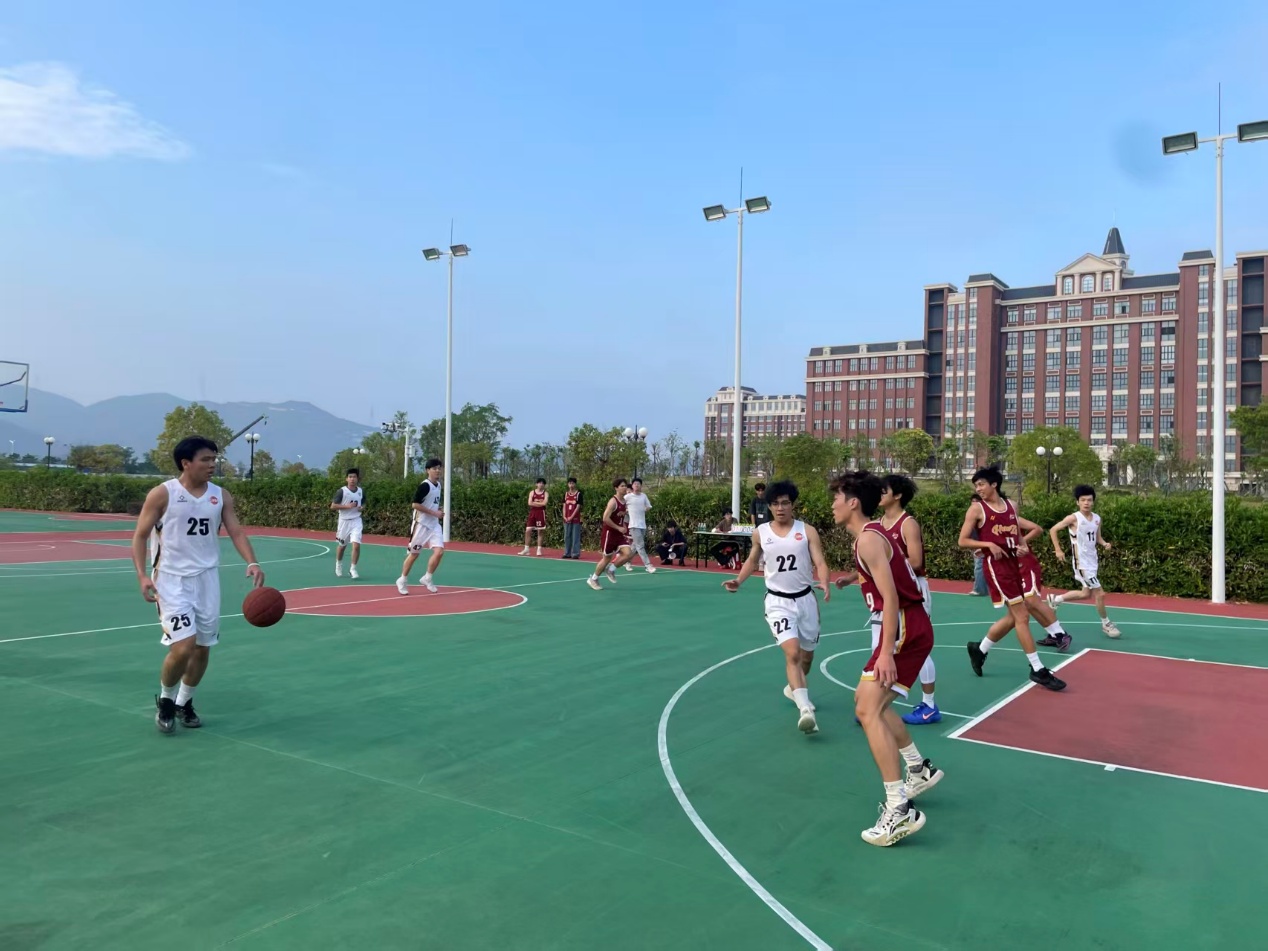 图片包含 运动, 体育, 户外, 院子

AI 生成的内容可能不正确。