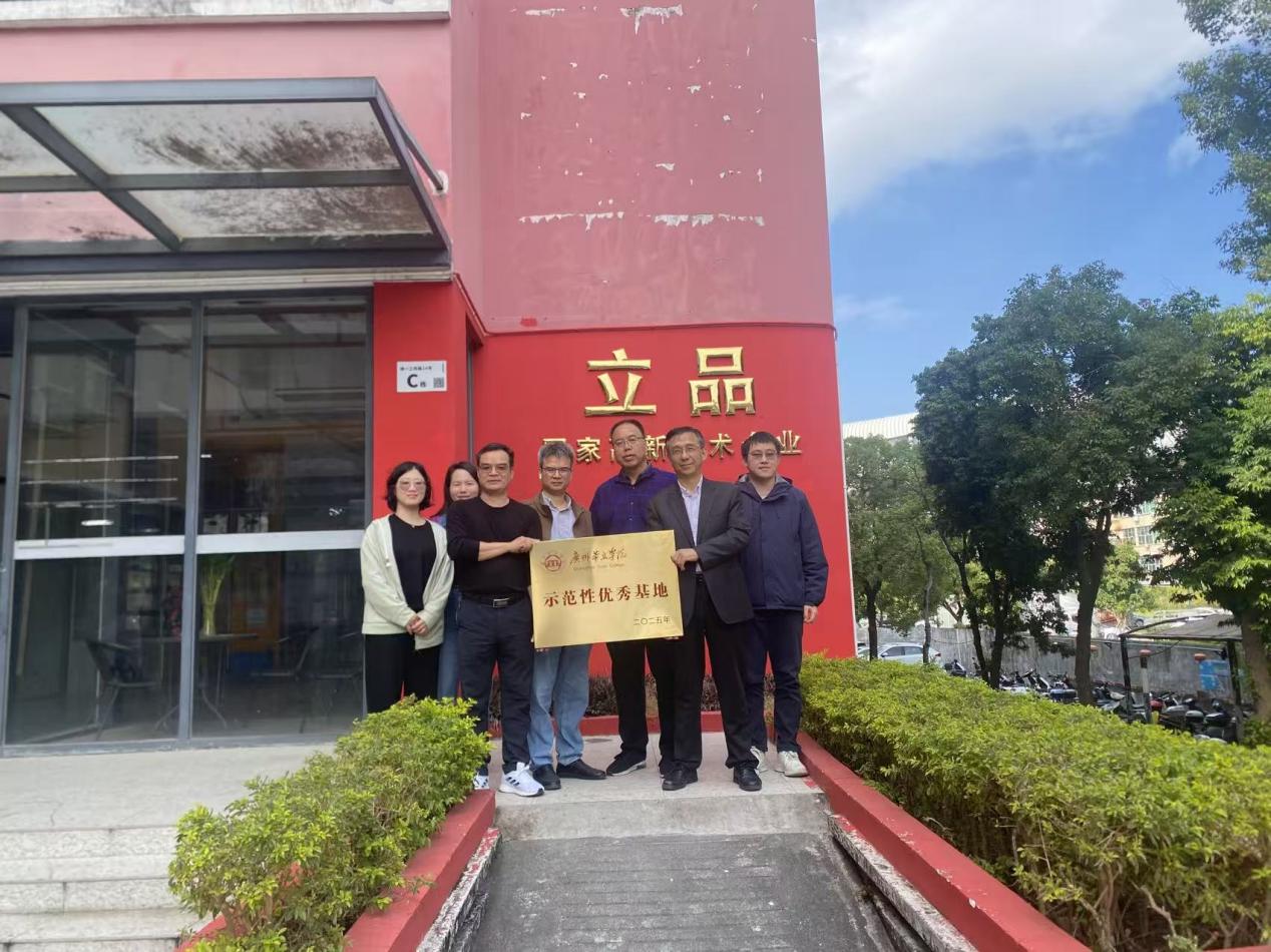 63ae21687a572126458d9d7ba940d8fa(2)