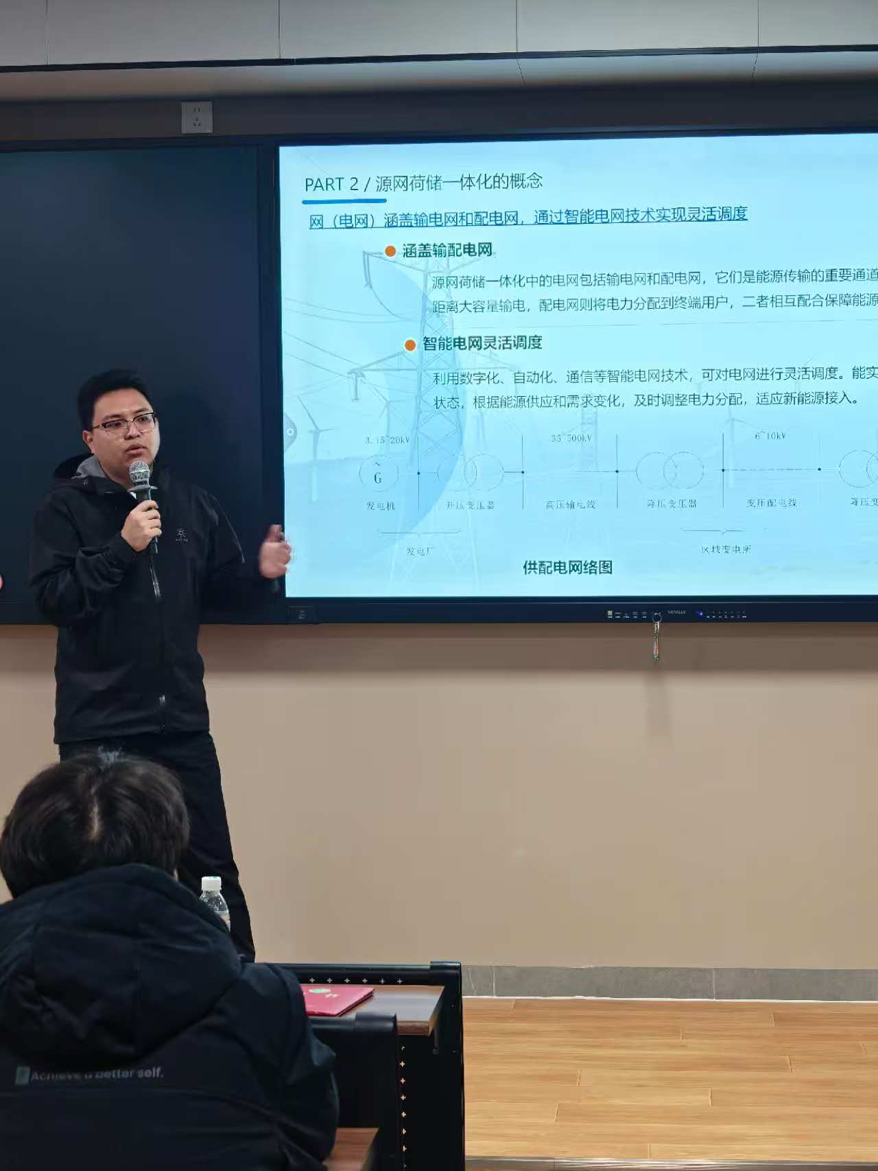 人站在电视前
AI 生成的内容可能不正确。