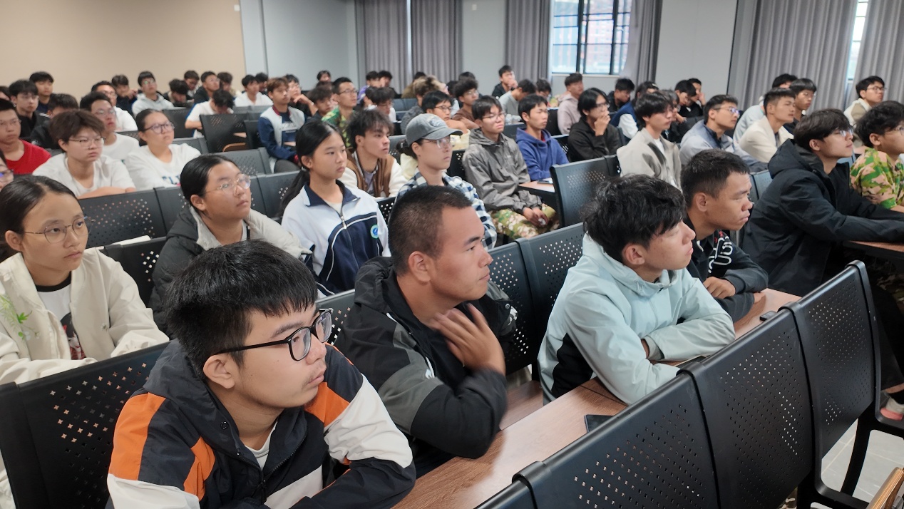 会议室里的人们
AI 生成的内容可能不正确。